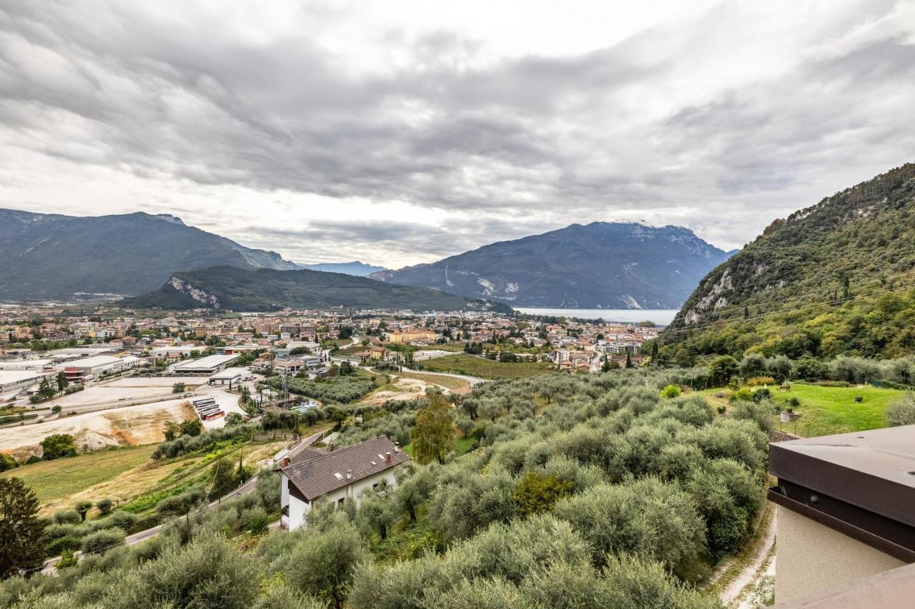 Apartamento La Terrazza Di Vincent Sul Garda Riva del Garda Exterior foto