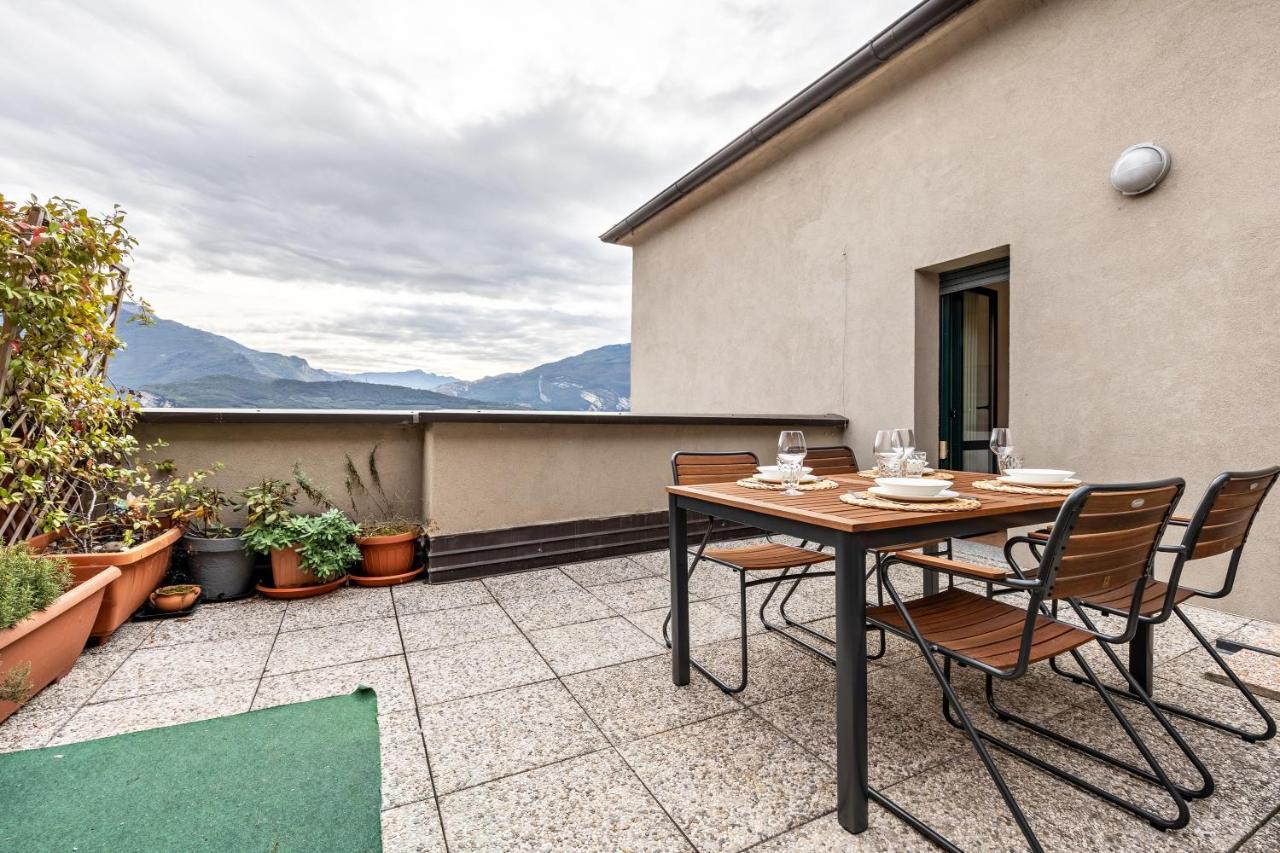 Apartamento La Terrazza Di Vincent Sul Garda Riva del Garda Exterior foto