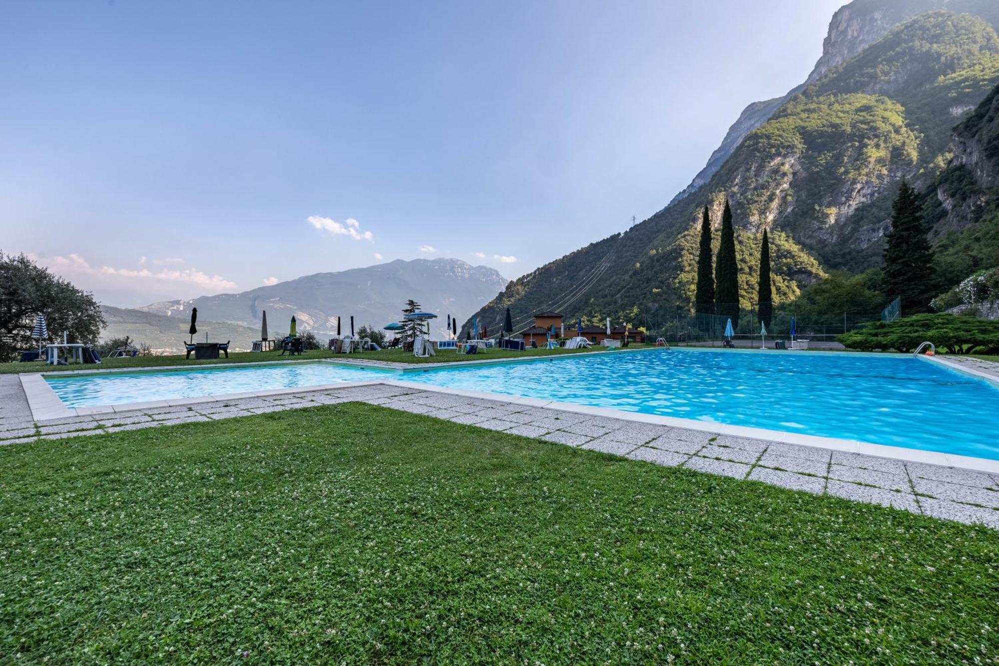Apartamento La Terrazza Di Vincent Sul Garda Riva del Garda Exterior foto